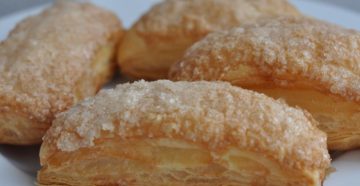 Язычки из слоеного теста с сахаром Язычки из слоеного теста с сахаром